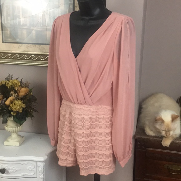 Soieblu Other - Soieblu Split Sleeve Open Back Romper  Pink Sz M